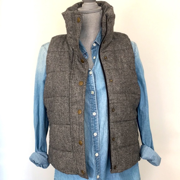 Old Navy Tweed Puffer Vest, size Small 🖤 - Picture 3 of 13